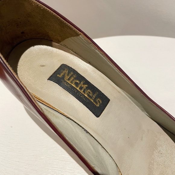 Vintage 70s Nickels Oxblood/Burgundy Leather Pumps with Tooled Toe Design - Picture 9 of 12